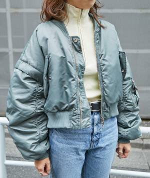 やっぱりデニムリンクコーデが可愛い♡ 短丈のMA-1で旬な着こなしに！ | HugMug