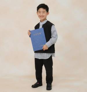 【卒園・入学式コーデ】大人顔負け！ベストで作る男の子オケージョンコーデ | HugMug