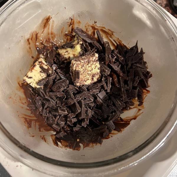 バレンタインにぴったり♡簡単！！「濃厚チョコレートケーキ」 | HugMug