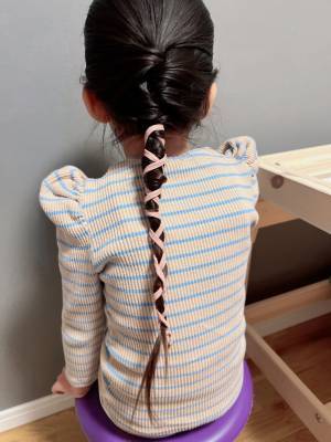 100均でも手に入るヘアアクセやリボンで簡単ヘアアレンジ | HugMug