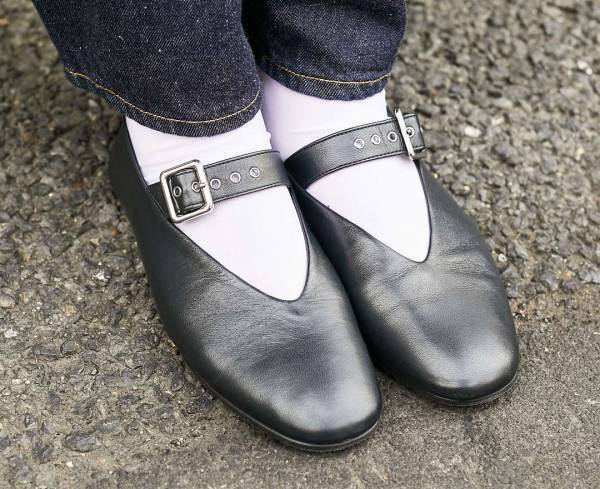 デニム×ピーコートで品あるカジュアルコーデに！くすみブルーが親子のアクセントカラー♡ | HugMug