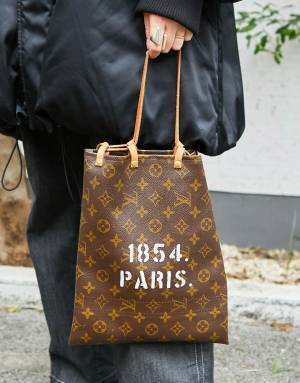 『SHEIN』を使った女の子コーデがめちゃかわ！ ママパパはブラックでカラーリンク♪ | HugMug