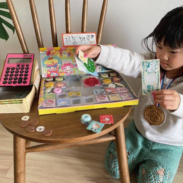 ママ編集部員が本気でおすすめ！【#06『たんせいどう』の駄菓子屋さんごっこ「サンリオBOX」】 | HugMug