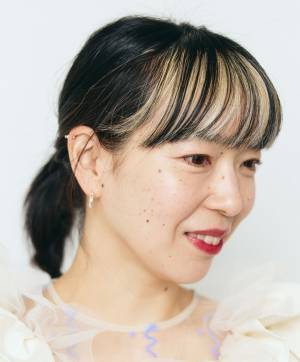 春はやっぱりガーリーが気分！ フリルや花柄で甘口に仕上げ♡ | HugMug