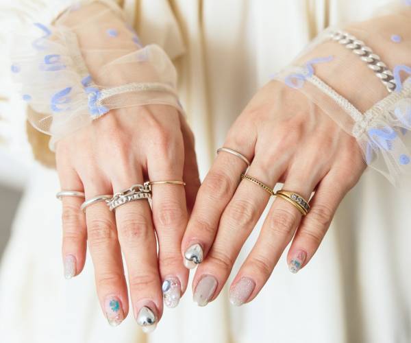 春はやっぱりガーリーが気分！ フリルや花柄で甘口に仕上げ♡ | HugMug