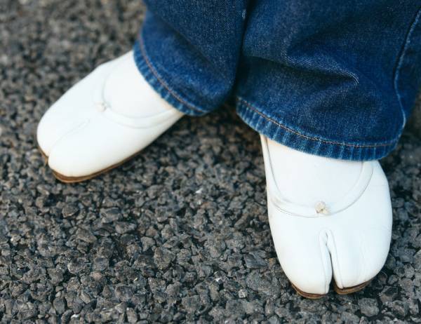 『ZARA』の刺しゅうジャケットがめちゃかわ♡ ブルー×グレーでつくる親子コーデ | HugMug