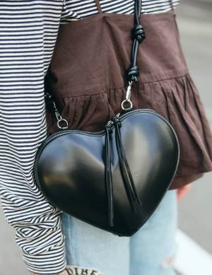 【フォーマルシーンで使えるバッグ4選】入園・入学式シーズンに！ | HugMug