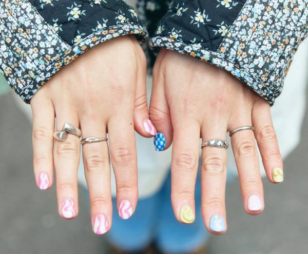 春はカラフルが着たい♡ 柄アイテムを散りばめたおしゃれな親子コーデ！ | HugMug