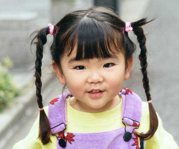 春はカラフルが着たい♡ 柄アイテムを散りばめたおしゃれな親子コーデ！ | HugMug