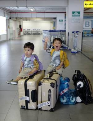 「親子留学～持って行ってよかったものと子どもの食事編～」武智志穂の沖縄でのんびり双子育児 Vol.43 | HugMug