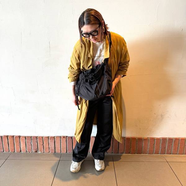 使いやすさ抜群！話題の【UNIQLO U】の優秀ドローストリングバッグ2選 | HugMug