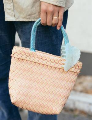 小物から夏を始めよう【アクセントになる夏色バッグ5選】 | HugMug