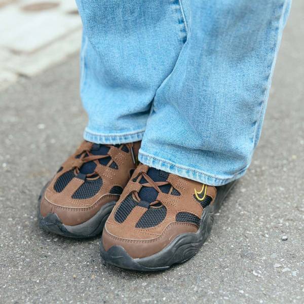 高感度ママの足元をキャッチ！【スニーカーSNAP 5選】 | HugMug