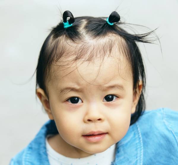 春こそ着たいホワイト×デニム♡ ママはオーバーオールを品よく着こなし！ | HugMug