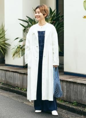 春こそ着たいホワイト×デニム♡ ママはオーバーオールを品よく着こなし！ | HugMug