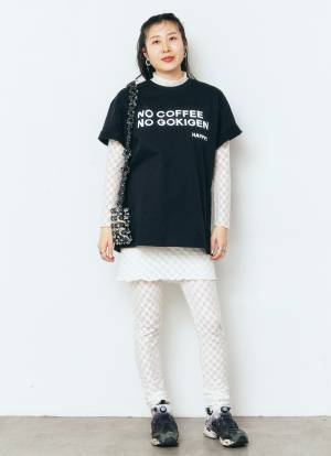 『ユニクロキッズ』のハーフパンツが万能♡ おしゃれ親子のモノトーンコーデ！ | HugMug