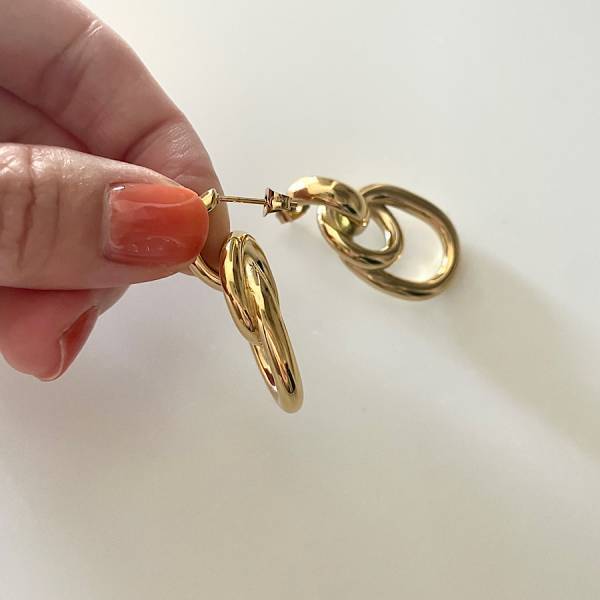 3000円台で発見！日常コーデを華やかにする＜ebine＞のボリュームピアス | HugMug