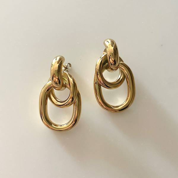 3000円台で発見！日常コーデを華やかにする＜ebine＞のボリュームピアス | HugMug