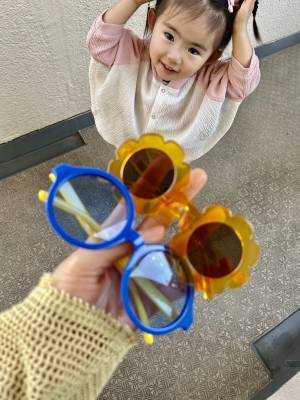 レジャーシーズン到来！！       【DAISO】の種類豊富なキッズサングラスでファッションを楽しむ！ | HugMug