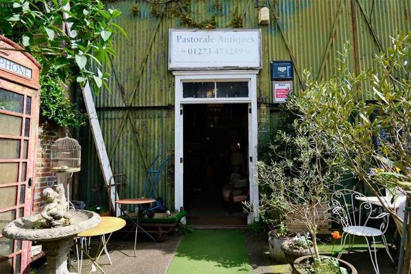 「アンティークの街 “Lewes” 日帰り旅」MEGの英国式・子育てレポートvol.76 | HugMug