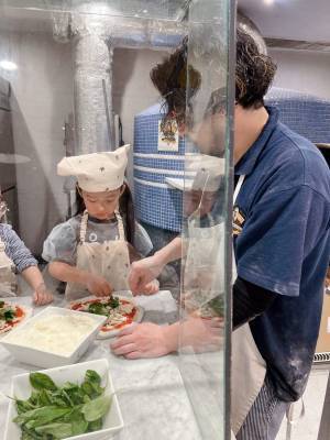 3歳からOK！イタリア・ナポリの伝統的なピザのお店でピザ作り体験！ | HugMug