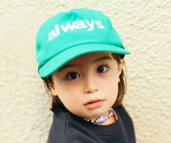 ジャージをおしゃれに着こなすテク必見！街にも公園にも行ける旬な親子コーデ | HugMug