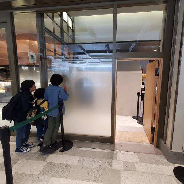 【話題のパン屋】小学生以下しか入れない！？麻布台ヒルズ『Comme’N KIDS』徹底レポ | HugMug