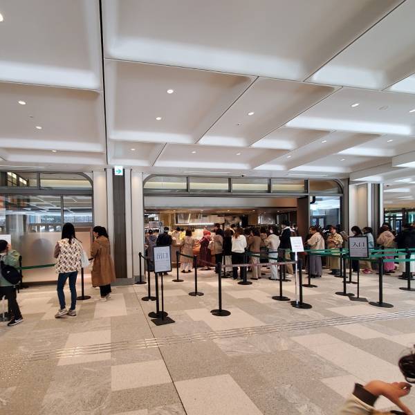 【話題のパン屋】小学生以下しか入れない！？麻布台ヒルズ『Comme’N KIDS』徹底レポ | HugMug