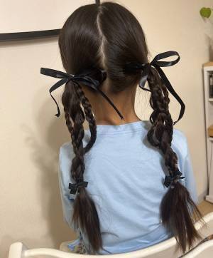 ガーリーで可愛い！ 忙しい朝にも簡単なリボンのキッズヘアアレンジ！ | HugMug