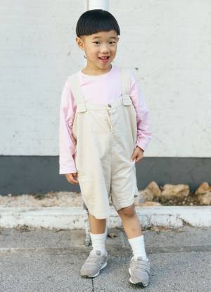 『GU』のキッズパンツが超優秀！ 淡カラーを使ったやさしげな春コーデ♪ | HugMug