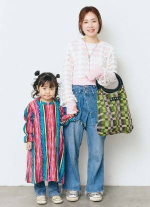 【デニムで即統一感アップ！】カラフルアイテムでハッピーな親子コーデに♡ | HugMug