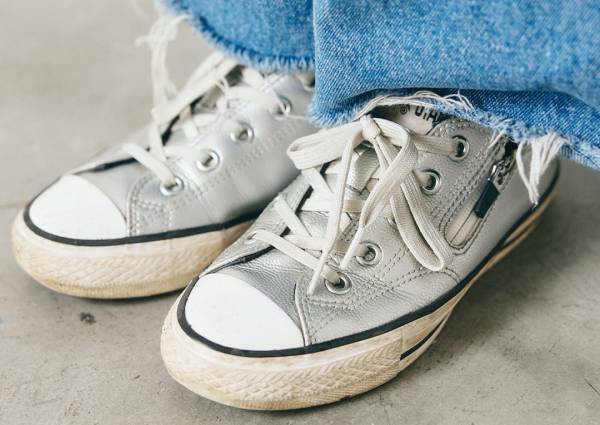 【デニムで即統一感アップ！】カラフルアイテムでハッピーな親子コーデに♡ | HugMug