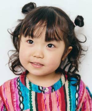 【デニムで即統一感アップ！】カラフルアイテムでハッピーな親子コーデに♡ | HugMug