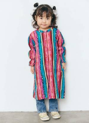 【デニムで即統一感アップ！】カラフルアイテムでハッピーな親子コーデに♡ | HugMug