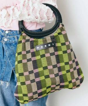 【デニムで即統一感アップ！】カラフルアイテムでハッピーな親子コーデに♡ | HugMug