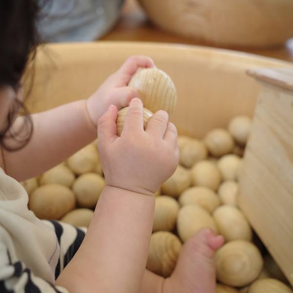 0才の赤ちゃんも安心して遊べる！「東京おもちゃ美術館」おでかけレポ | HugMug