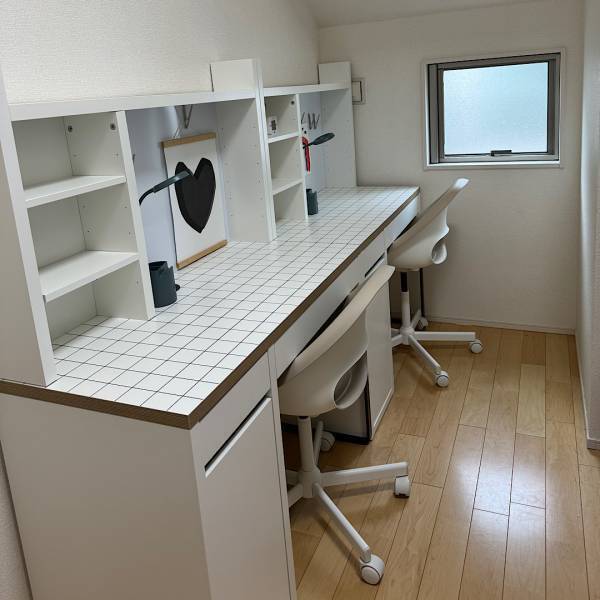 3万円以下で揃う⁈【IKEA】の学習机でワンランク上のkids roomに | HugMug