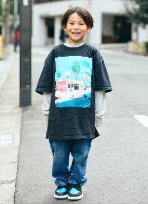 『GAP』でつくる仲良し3兄弟コーデ！黒Tシャツ×デニムで統一感アップ！ | HugMug
