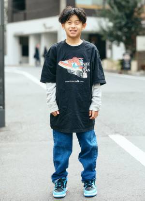 『GAP』でつくる仲良し3兄弟コーデ！黒Tシャツ×デニムで統一感アップ！ | HugMug