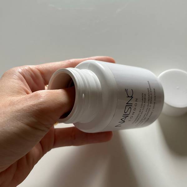 【ネイル時短アイテム】45秒で乾くトップコート＆指を入れて回すだけのリムーバーがすごい | HugMug