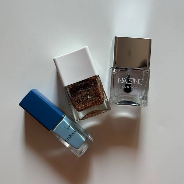 【ネイル時短アイテム】45秒で乾くトップコート＆指を入れて回すだけのリムーバーがすごい | HugMug