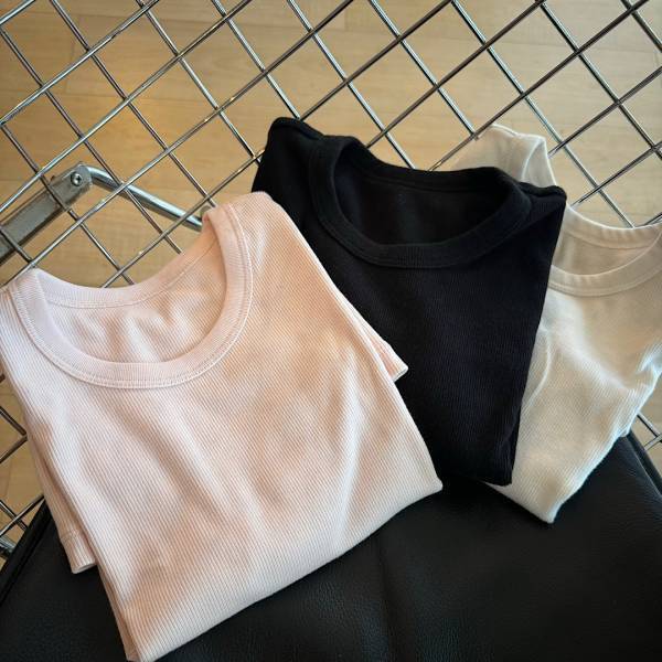 これで1500円は買い！【UNIQLO】ヘビロテ必須の高見えTシャツ | HugMug