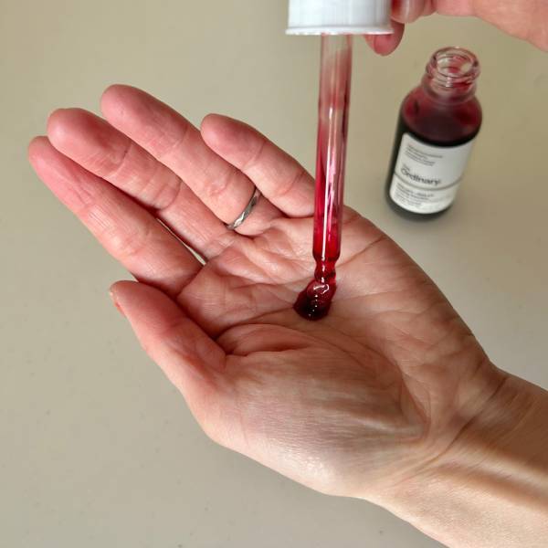 「血みどろピーリング」って知ってる！？ 高品質×プチプラで毛穴汚れやシミにアプローチ！ | HugMug