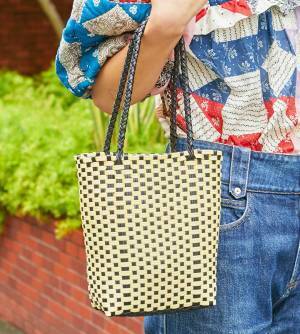 ヴィンテージでつくる姉妹コーデがめちゃかわ♡ カラフルアイテムで夏っぽく！ | HugMug