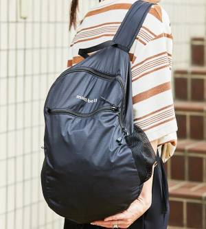 雨の日でもおしゃれに！ 長靴コーデの底上げテク必見♪ | HugMug