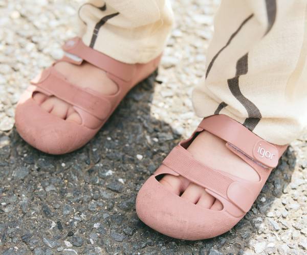 全身『ZARA』でつくる兄弟コーデがおしゃれすぎ！親子でポップな夏コーデに | HugMug