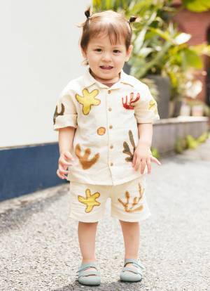 全身『ZARA』でつくる兄弟コーデがおしゃれすぎ！親子でポップな夏コーデに | HugMug