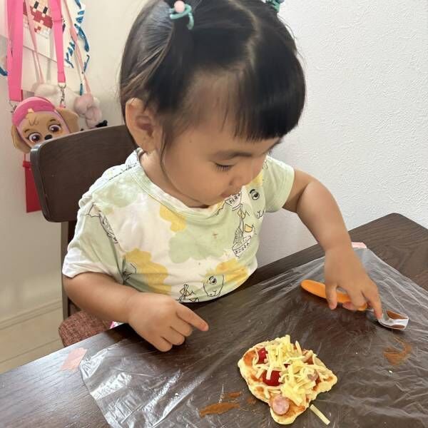 ホットケーキミックスで簡単！子どもと一緒にできる手作りキティちゃんピザ | HugMug