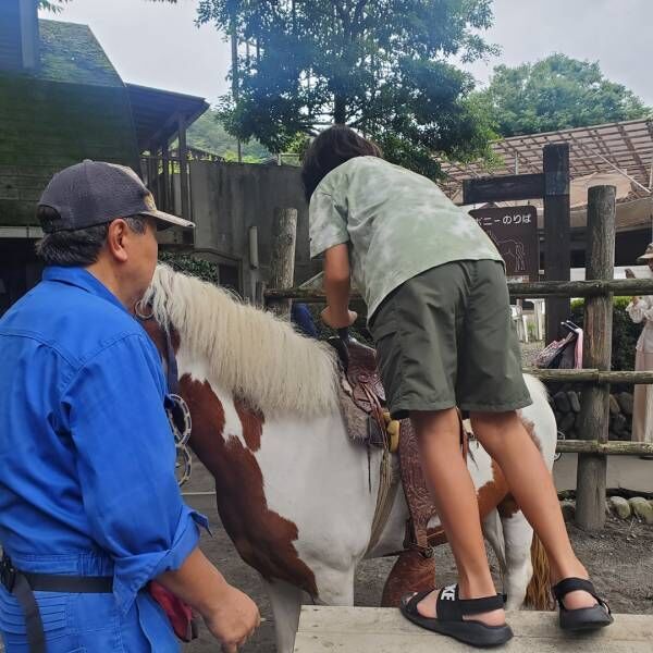 川遊びやふれあい牧場、BBQと一日中遊べる！子連れにおすすめの『夕やけ小やけふれあいの里』 | HugMug