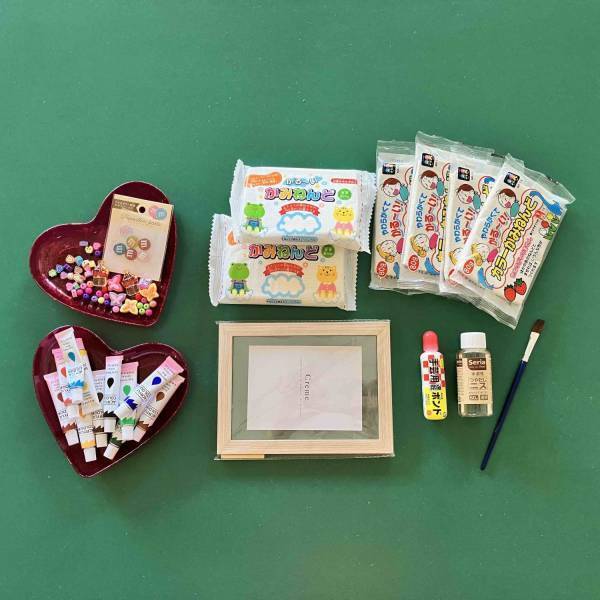 欲しいものは自分で作れる！【100均】アイテムでかみねんどフォトフレーム&amp;ペンスタンドDIY | HugMug